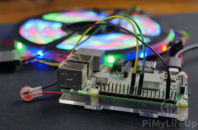 Raspberry Pi LED traka pomoću APA102